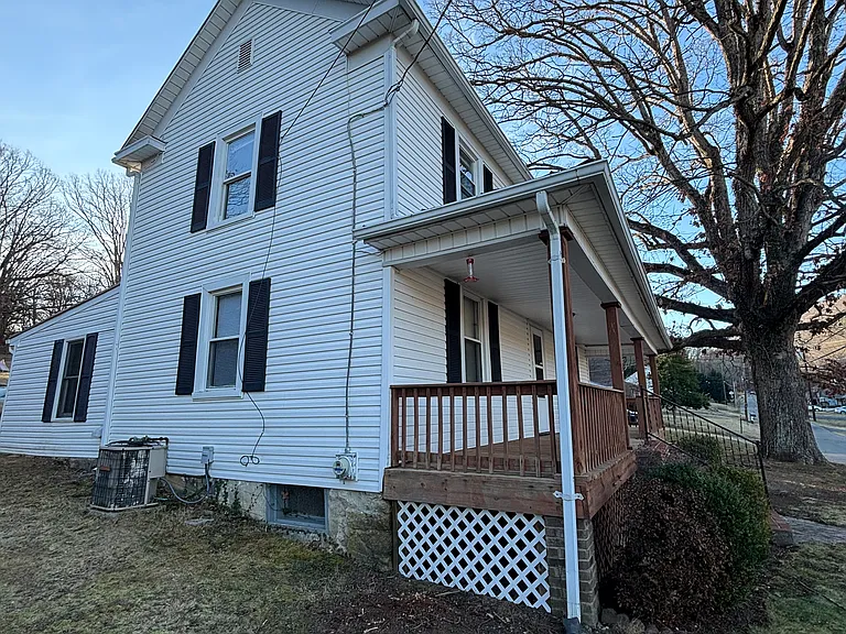 3638 Ventnor Rd SE — Photo 2