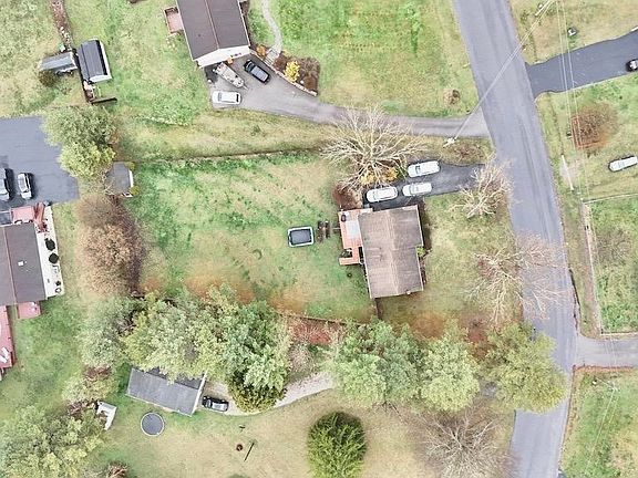 5th image of 261 Rolling Hills Dr