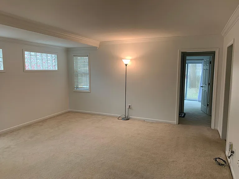918 Batavia Ave — Photo 9