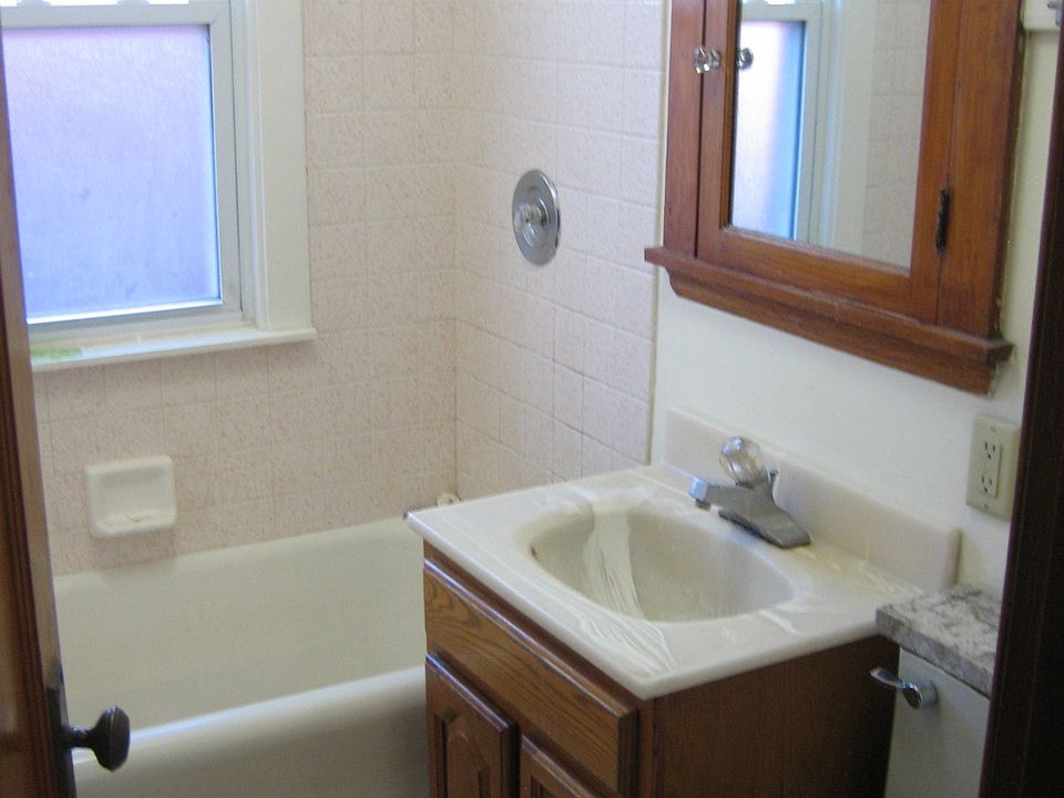 1st image of 3637 N Artesian Ave