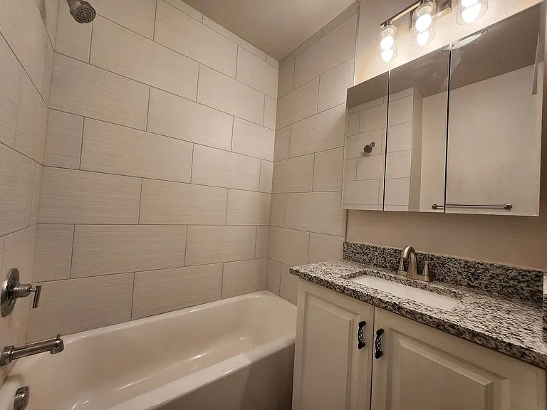 1000 Carteret Ave #8 — Photo 5