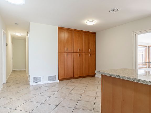 4th image of 13857 Eisenhower Ave