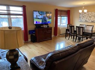 2 Perry Pl, Lindenhurst, NY 11757