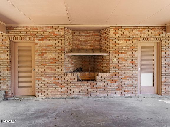 5th image of 210 N Church Ave