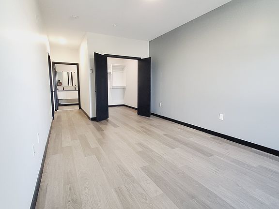 3rd image of 130 Mallory Ave #405