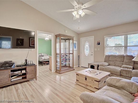 3rd image of 20 Highlands Lake Dr