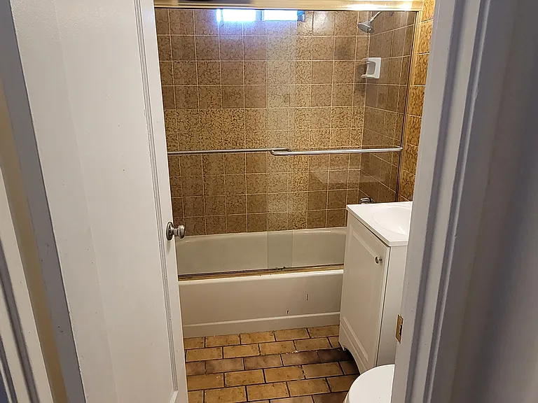 14881 Saturn Dr — Photo 3