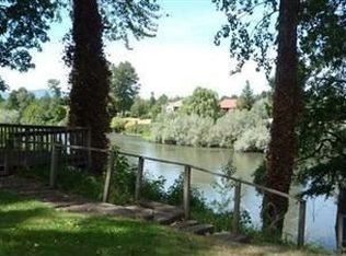 1320 Daisy Ln, Grants Pass, OR 97527