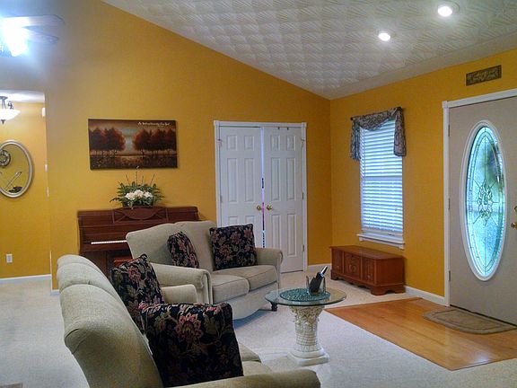 2nd image of 837 Shady Brook Ln