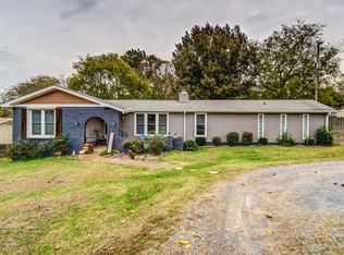 1045 Forest Harbor Dr, Hendersonville, TN 37075