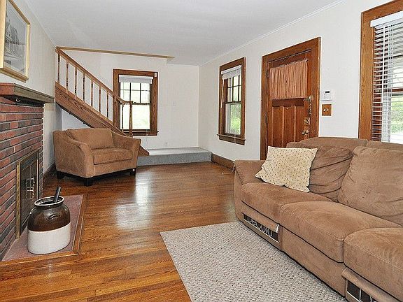 4th image of 40 Derwent Ave