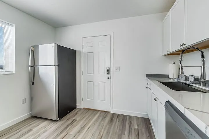 612 S 18th St — Photo 94