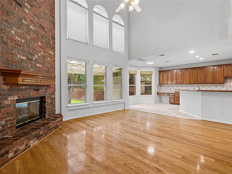 10700 Pointe View Dr — Photo 9