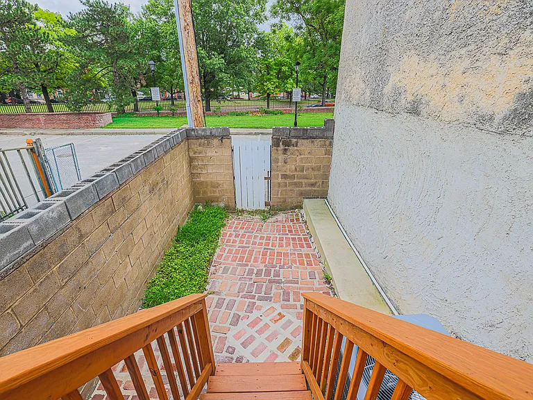1020 W Barre St #A — Photo 14