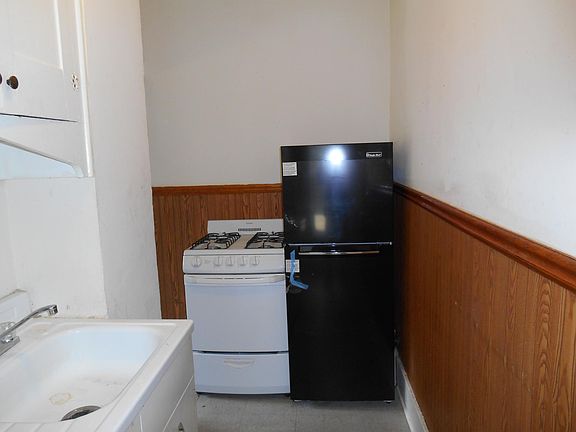 3rd image of 2222-24 Plum St