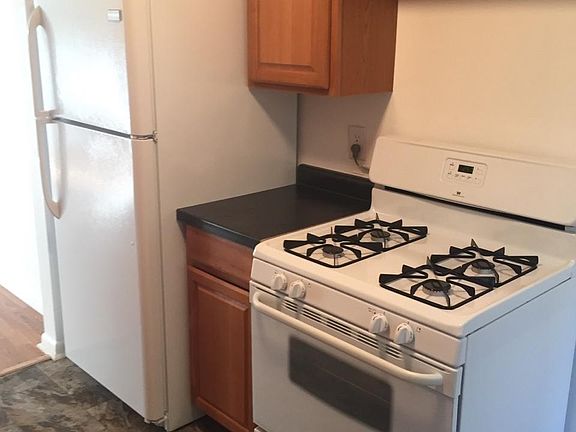 5th image of 212 E Oak Cliff Ct