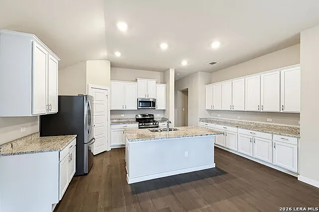 5 bed, 3.0 bath, 2294 sqft, $2,200 — Photo 2