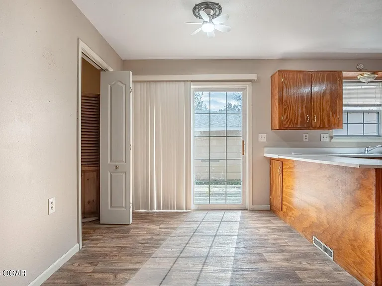 107 1/2 Terrill Ln — Photo 4