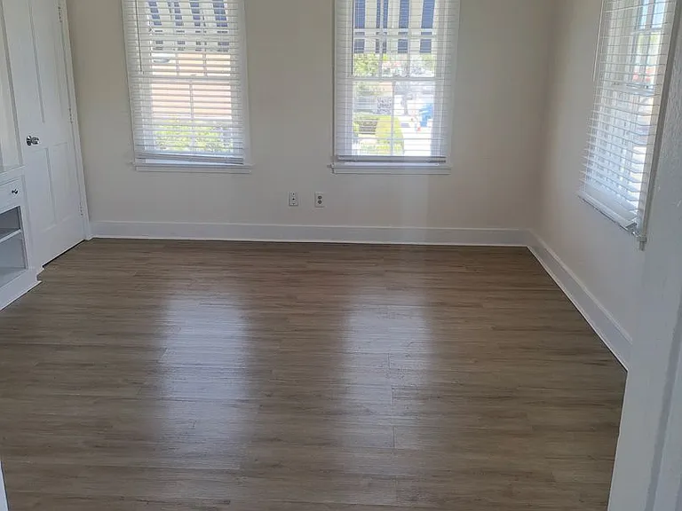 1724 E 4th ST — Photo 10