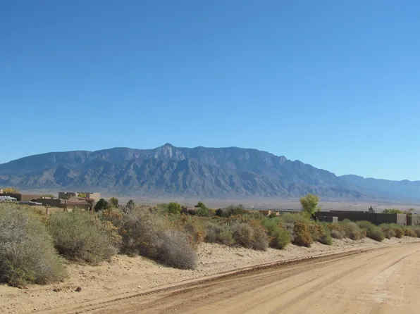 5724 Rio Oso Rd NE, Rio Rancho, NM 87144