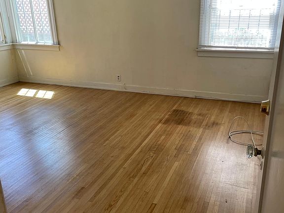 3rd image of 802 S Mansfield Ave