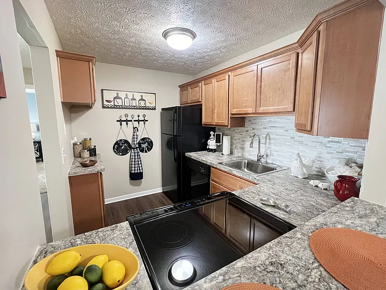 Fox Run Apartments — Photo 21