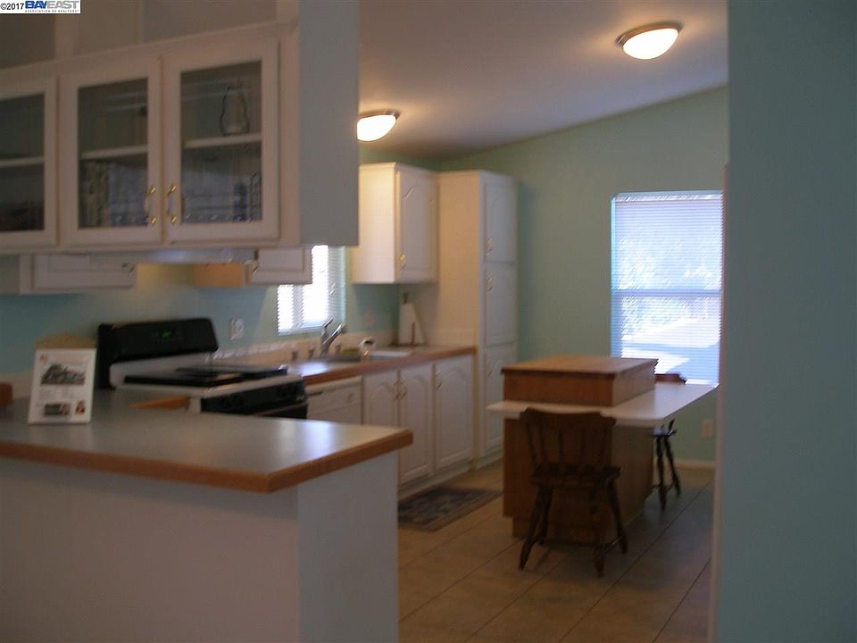 2nd image of 3231 Vineyard Ave Space 31