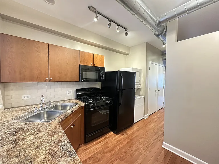 674 N Orleans St #3 — Photo 4