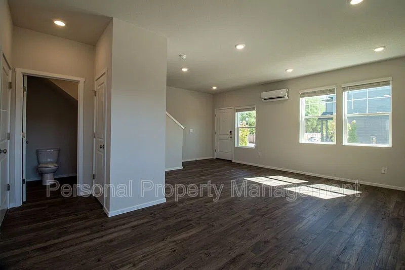 3 bed, 2.5 bath, 1506 sqft, $2,395 — Photo 3
