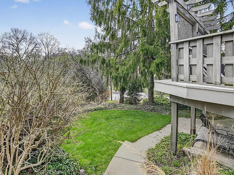 462 Greenhurst Dr — Photo 39