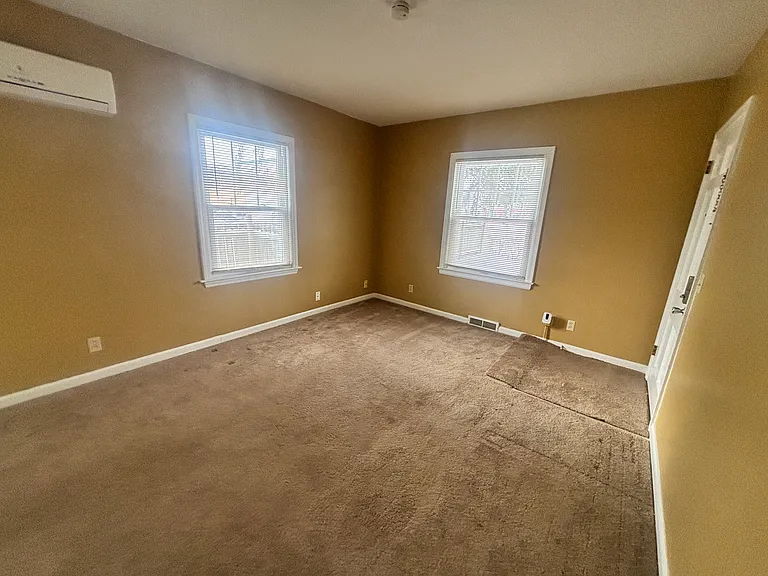 142 N Riverview Dr #1 — Photo 12