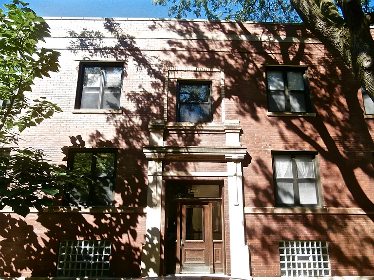 2410 W Winnemac Ave — Photo 9