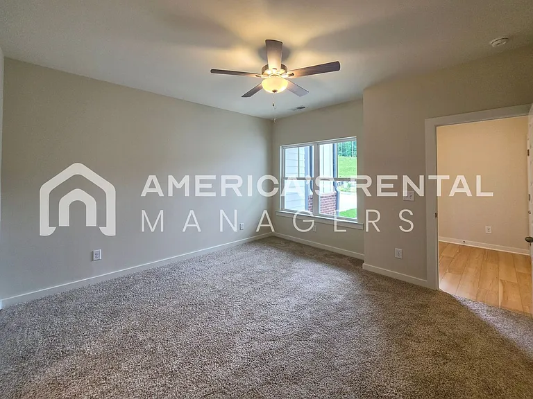 1017 Grand River Blvd W — Photo 27