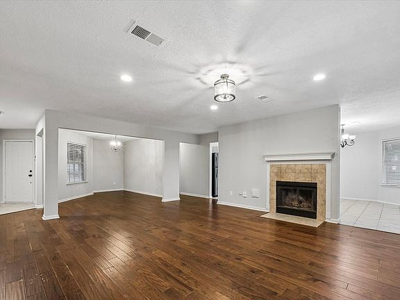 2nd image of 2138 Tower Bridge Rd