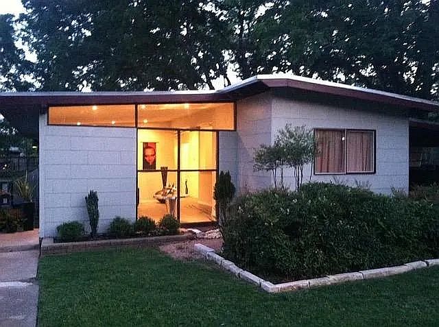 1st image of 703 W Crestland Dr