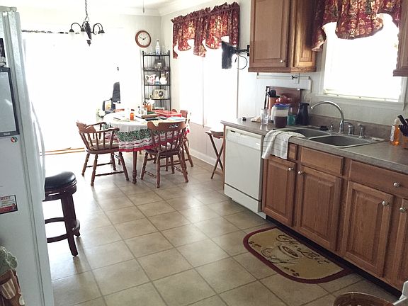Eat-in Kitchen