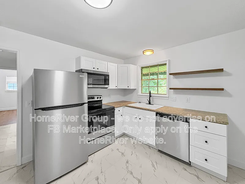 2 bed, 1.0 bath, 1000 sqft, $1,200 — Photo 2