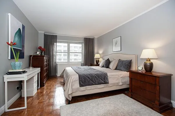 Sold by Maxwell Jacobs | media 5