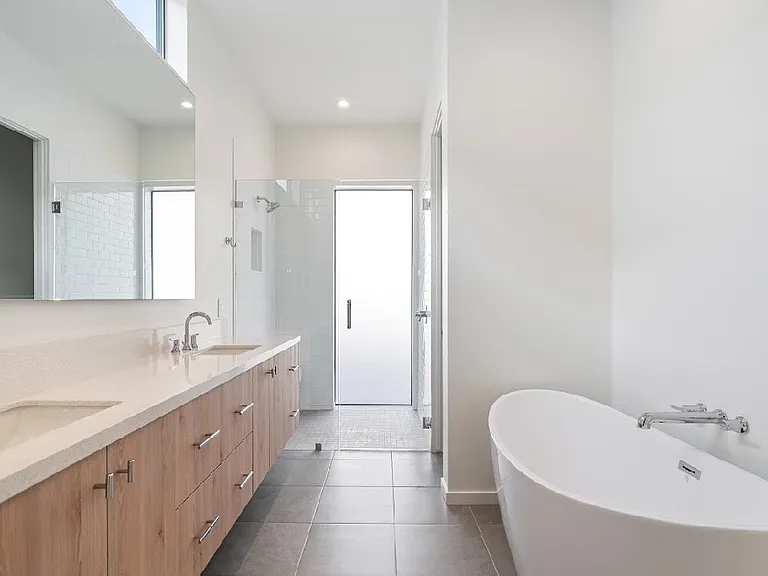 1730 E Winchcomb Dr — Photo 4