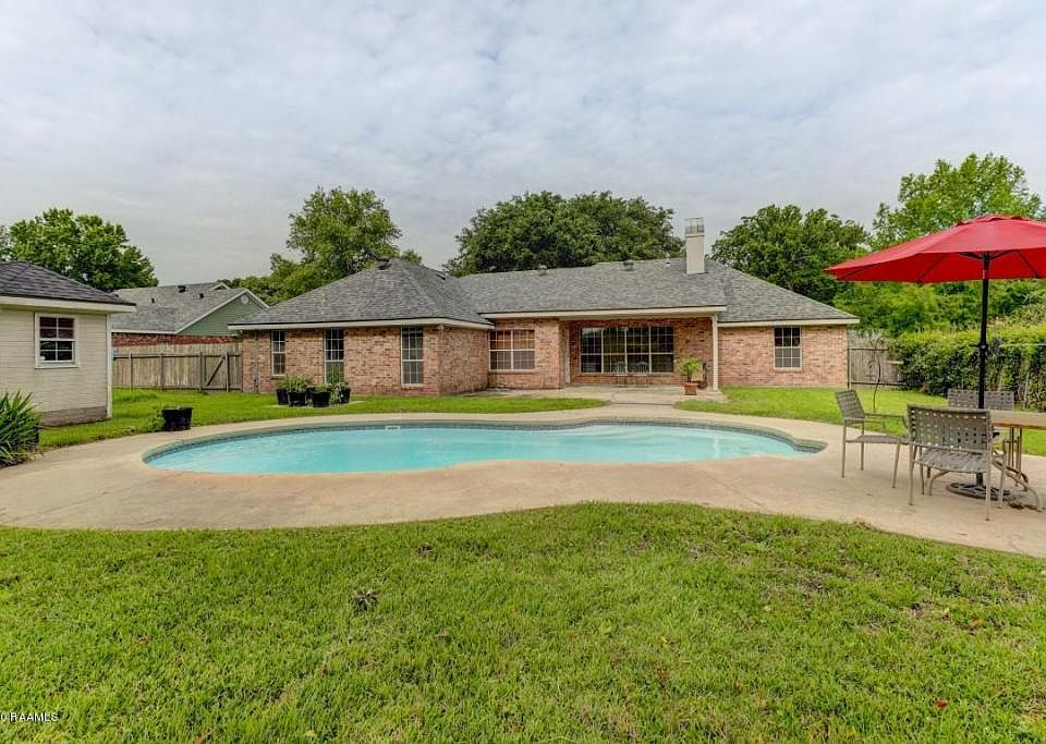 1st image of 304 Sommerset Dr