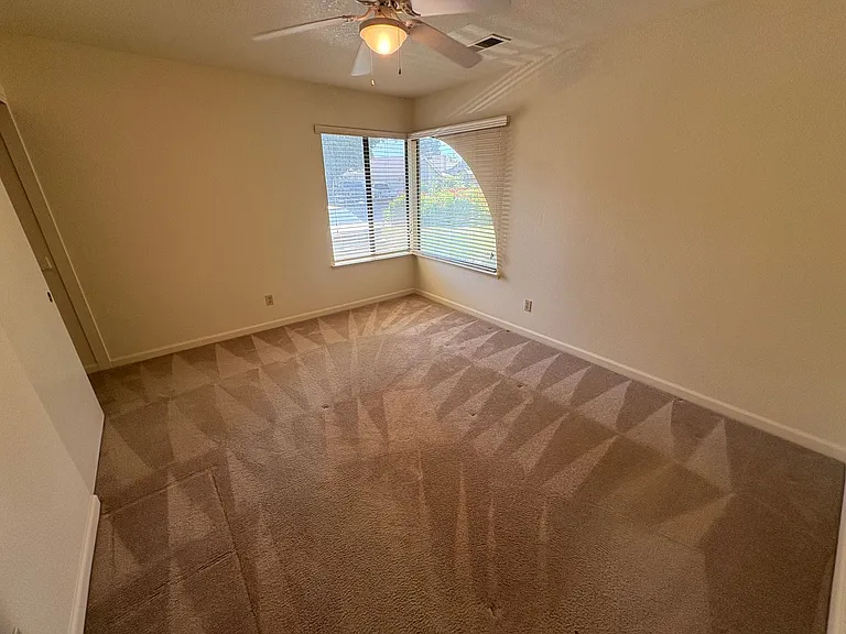 2131 N Tracy St — Photo 10