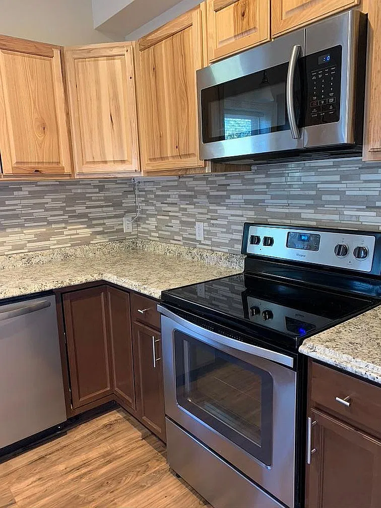 3 bed, 1275 sqft, $2,300 — Photo 4