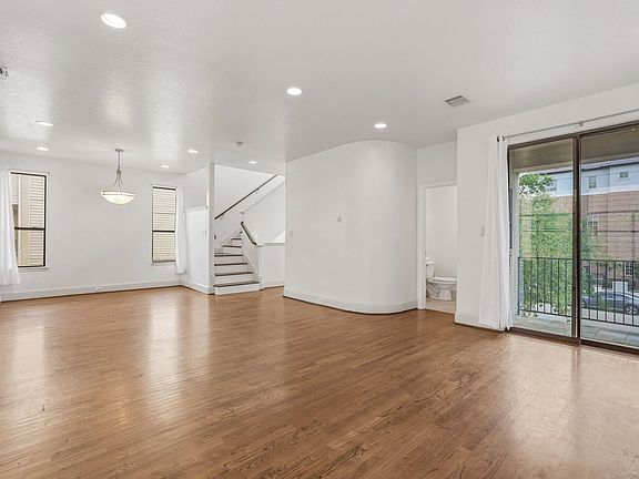 3rd image of 2816 Rusk St