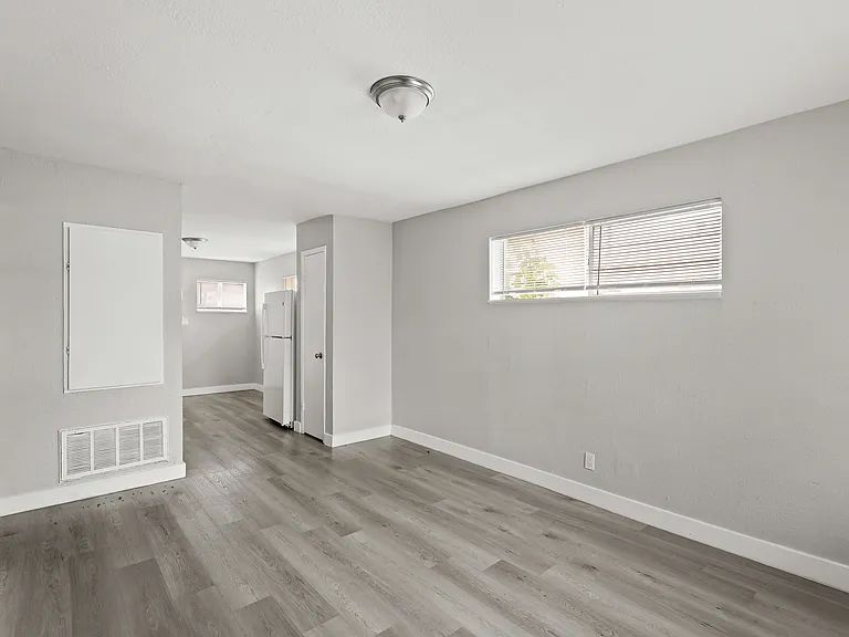 7815 Glass St — Photo 3