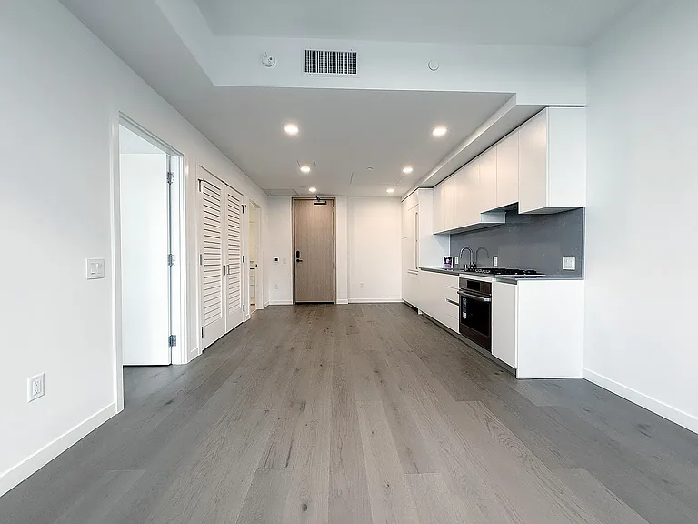 10232 NE 10th St #311 — Photo 7