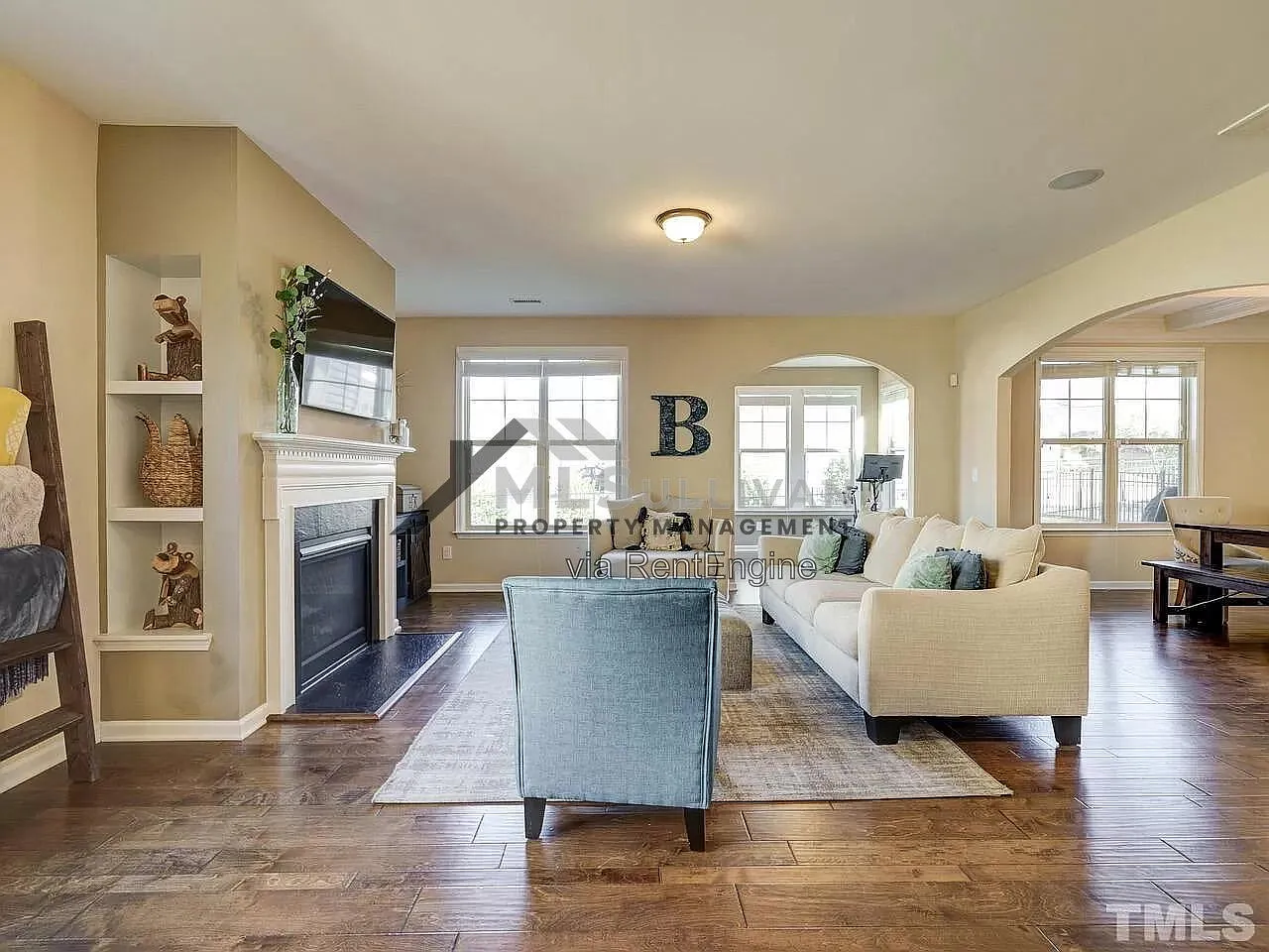 3 bed, 2.5 bath, 2461 sqft, $2,590 — Photo 3