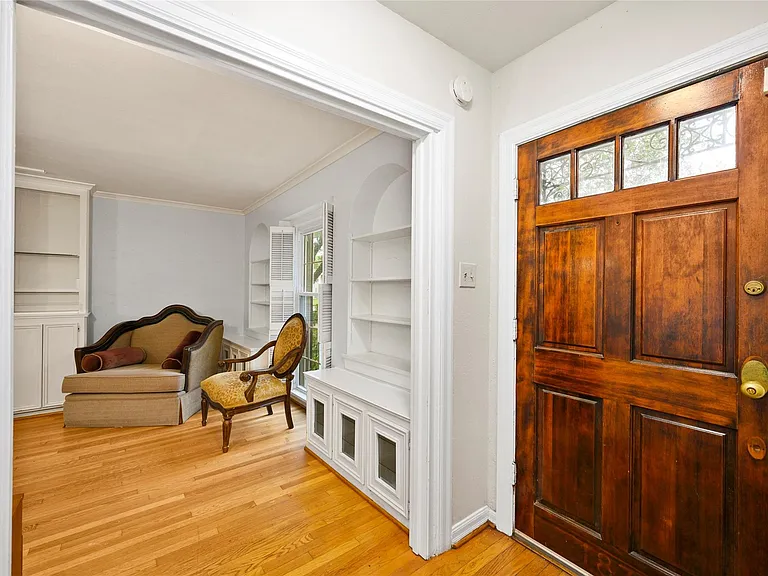 1832 Lexington St — Photo 4