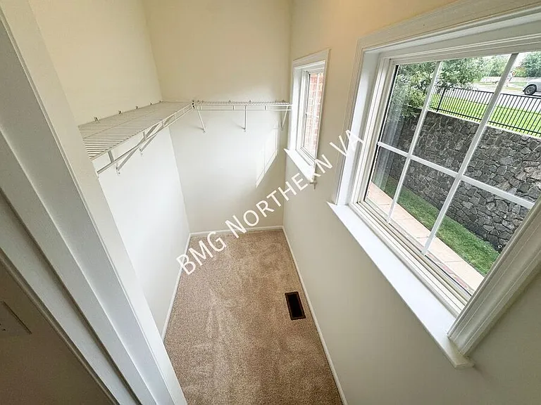 9508 Walker Way — Photo 11