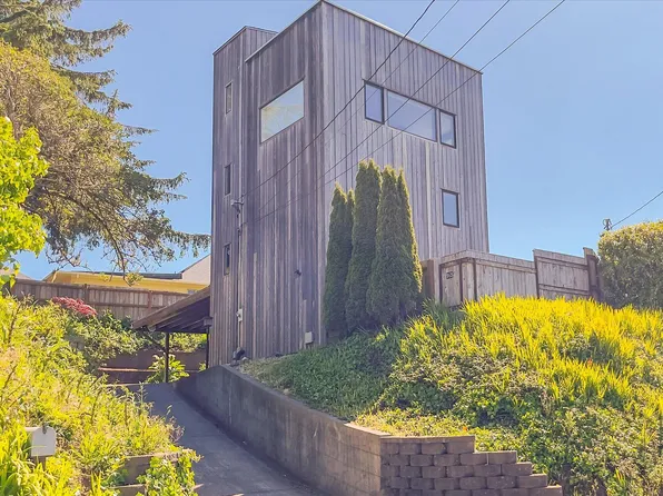 965 Vermont St, North Bend, OR 97459