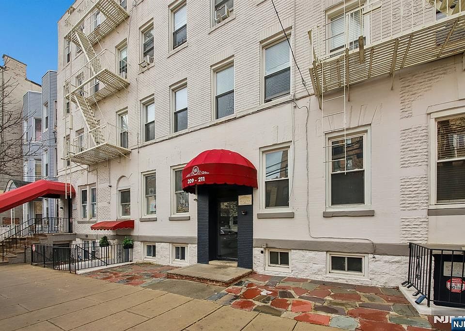 1st image of 209-211 48th St
